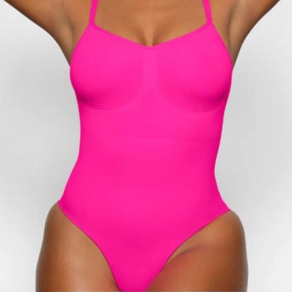 SKIMS SCULPTING BODYSUIT W. SNAPS in Flamingo - Picture 4 of 9